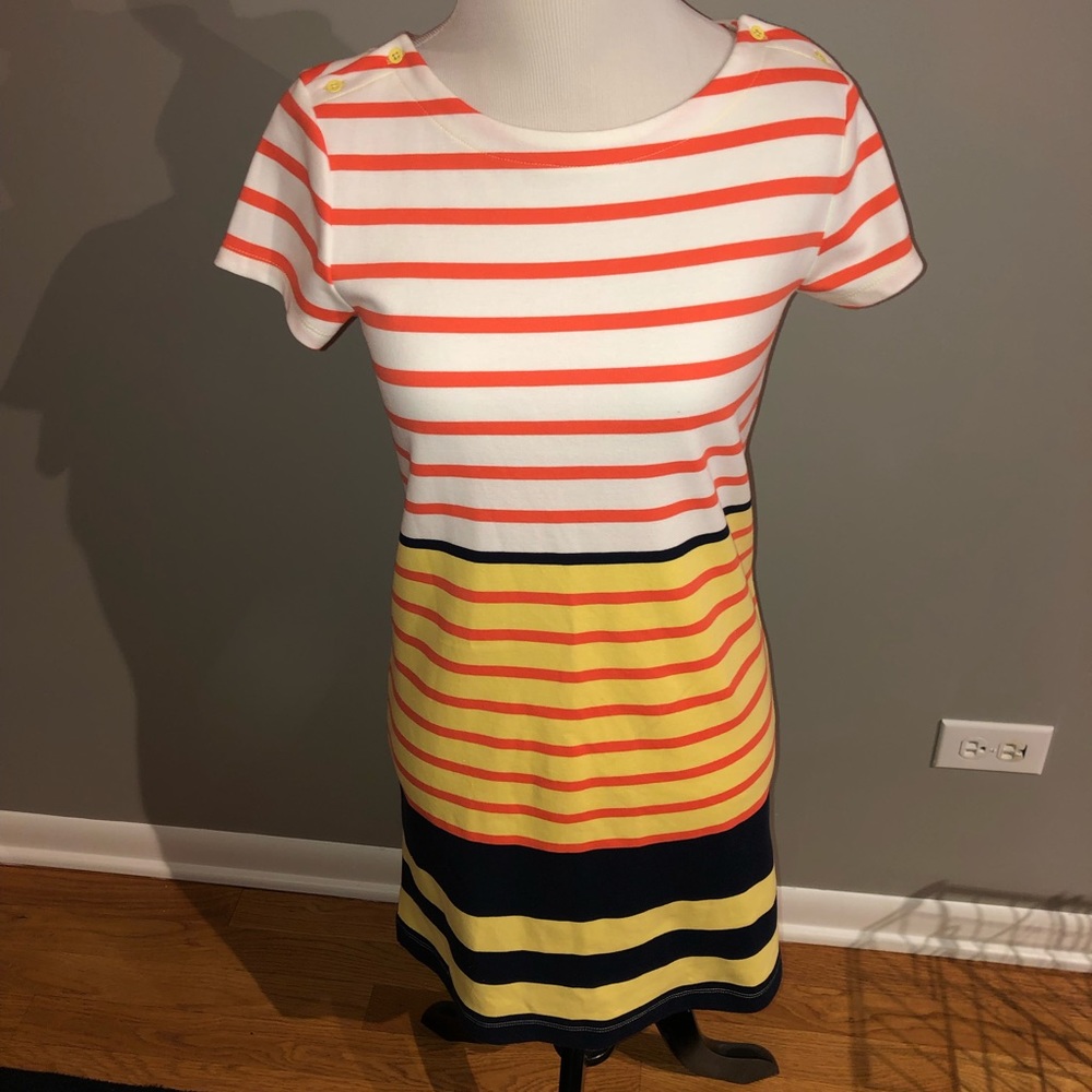 NWT dress from gap outlet.  Great cotton dress. Girls Size 14/16.